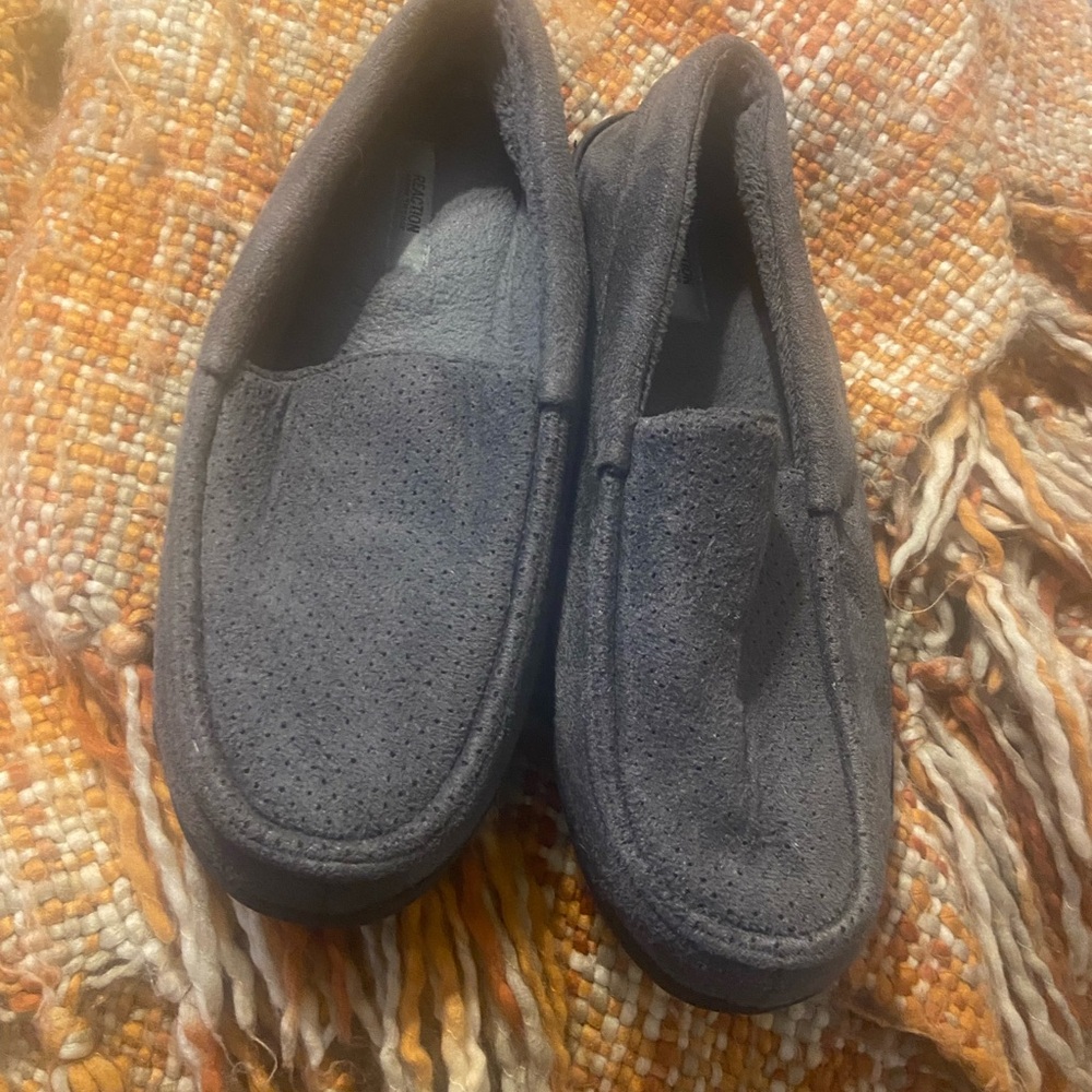 Kenneth Cole Reaction Gray Slippers
